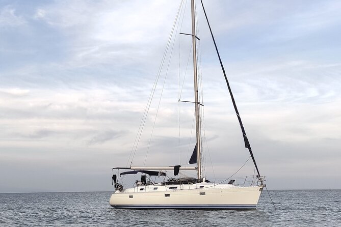 3 Hours Yacht Sailing Activity in Cabo Verde, Santa Maria - Three hours on Sal’s open water
