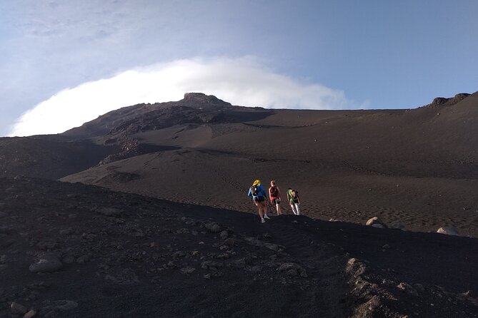 7. Ascension of VOLCAN Grand Pico to FOGO - The crater and summit reward