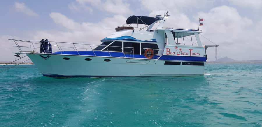 Boa Vista: Motoryacht Trip with Fishing, Snorkel, Beach BBQ - Key points to know before you book