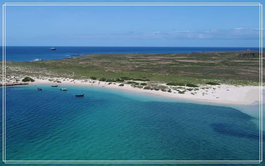 Boa Vista: Motoryacht Trip with Fishing, Snorkel, Beach BBQ - Two quiet hours on a small island