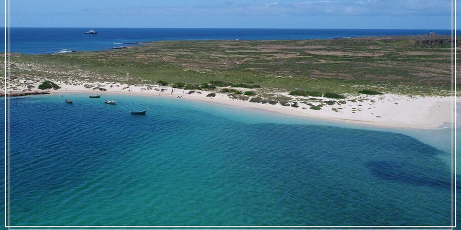Boa Vista: Motoryacht Trip with Fishing, Snorkel, Beach BBQ - Boat space, language, and service