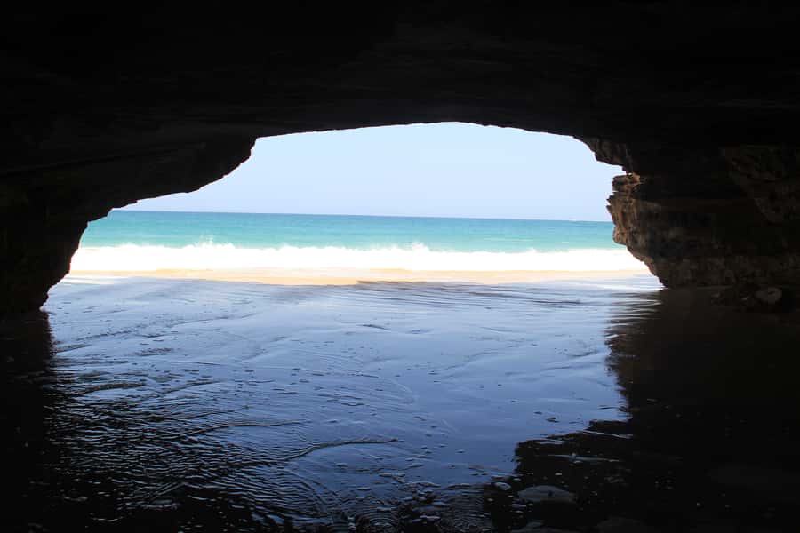 Boa Vista: Shipwreck, 4x4 Ride & Caves Day Tour with Lunch - A pottery school with a local connection
