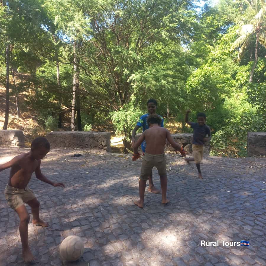 Discover the Black Sand Beach+the Natural Pool - The natural pool carved into the rocks