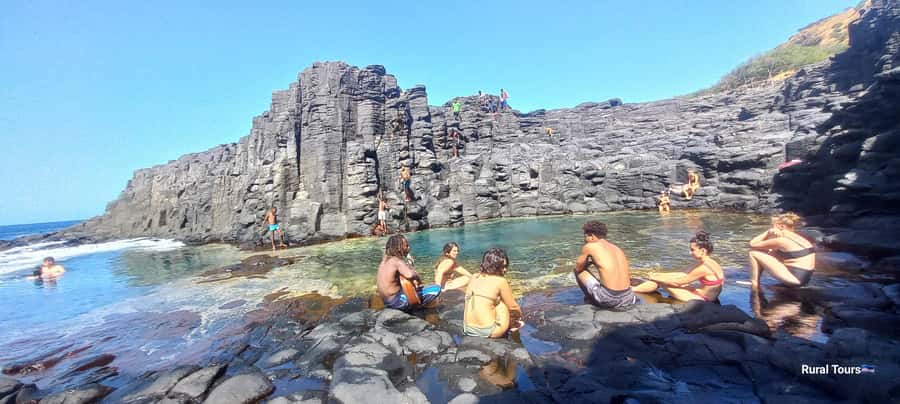 Discover the Black Sand Beach+the Natural Pool - What the private format really adds