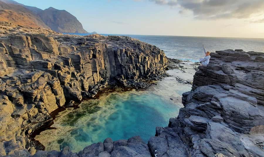 Discover the Black Sand Beach+the Natural Pool - The drive to the coast
