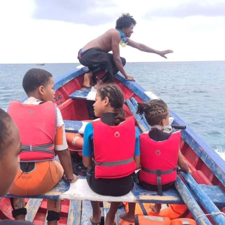 From Mindelo: Snorkel and Swim with Sea Turtles - From Mindelo to São Pedro in about 15 minutes