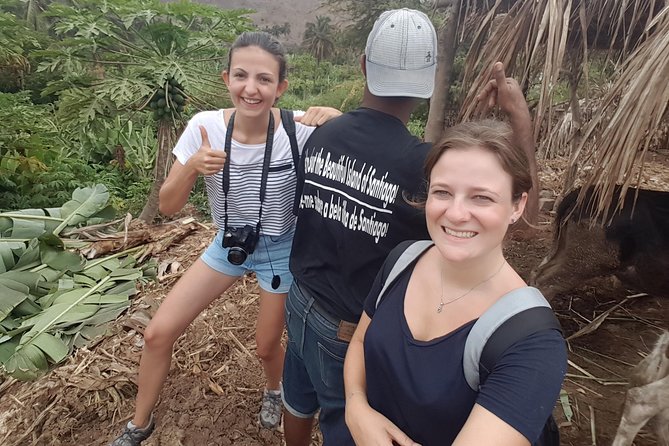Full Day Santiago Island Tour - Seeing a banana plantation