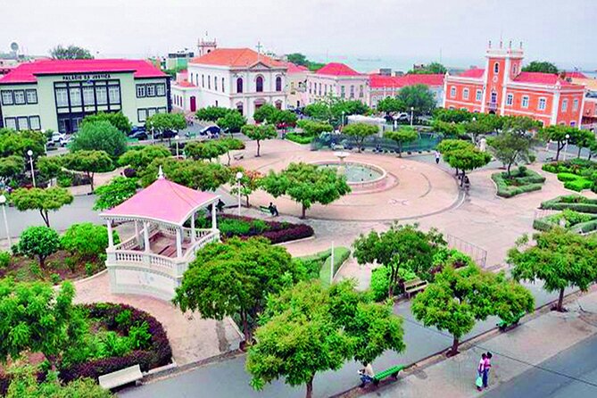 Guided city Tour Praia, Highlights tour - Sucupira Market: the most local-feeling finish