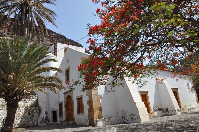 Guided City tour Praia with Cidade Velha (World Heritage) - Guides, language, and the small-group advantage