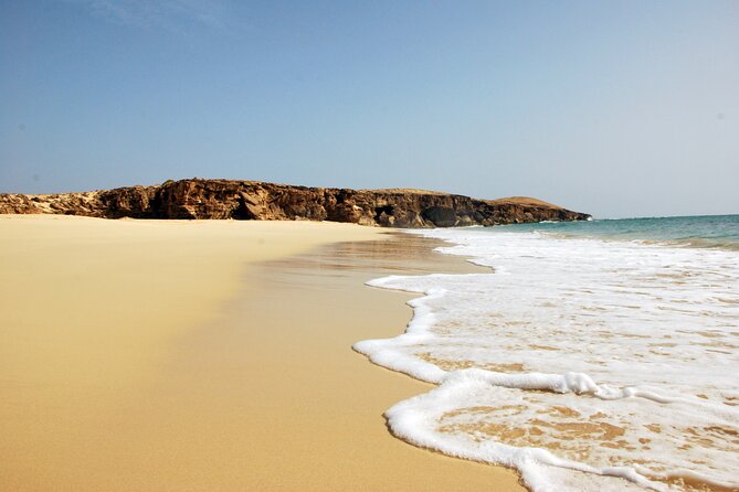 Half Day 4x4 Trip - Dunes, Caves, Santa Monica Beach & Village - The guides and the human side of the trip