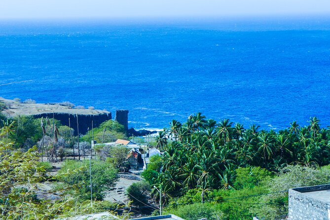 Hiking Águas Belas Cave - The cave, the coast, and the changing colors