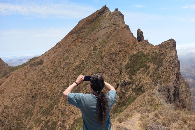 Hiking Pico de Antónia – Summit Adventure & Scenic Views - The summit stop and its wide island view