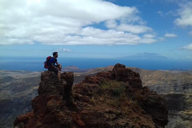 Hiking Pico de Antónia – Summit Adventure & Scenic Views - What the guide adds to the experience