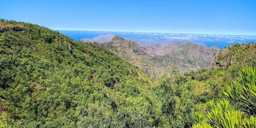 Island tour with German-speaking guide for cruise guests - Calheta de São Miguel and the coastal change