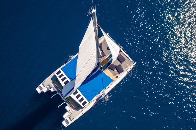 Lounge Catamaran SODADE Half-Day - Food, drinks, and the social side of the boat