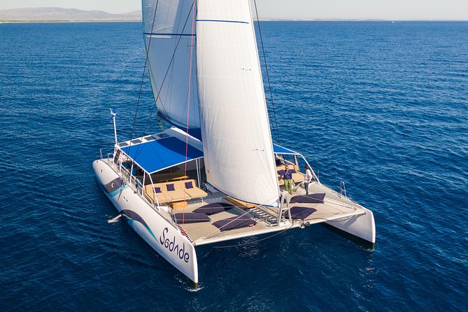 Lounge Catamaran SODADE Half-Day (Adults Only) - Drinks, Snacks, and the Afternoon Meal