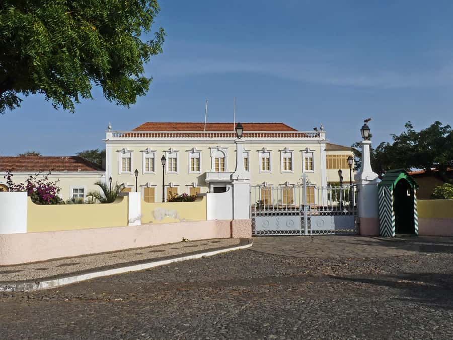 Praia & Cidade Velha: Guided City Tour - Walking Banana Street and the old center
