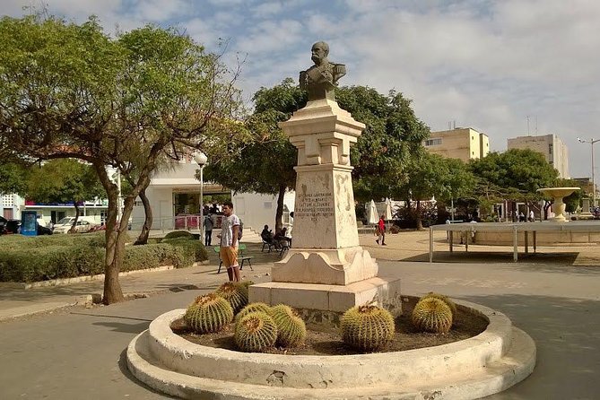 Praia city to the airport. - Pickup in Cidade da Praia, then straight to your departure point