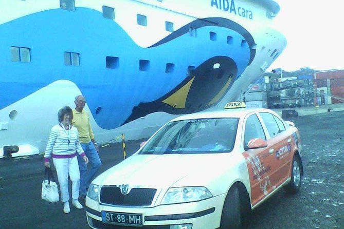 Praia city to the airport. - Private travel for up to four people