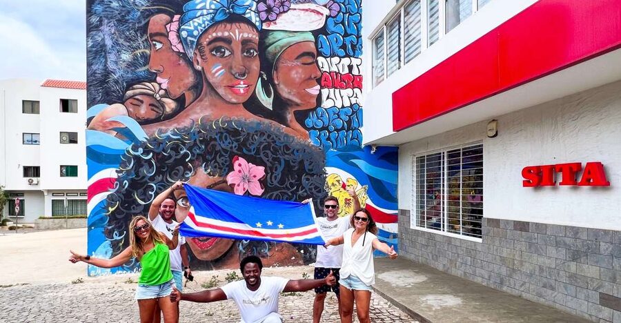 Sal Discovery: A Guided Small Group Island Tour - Espargos combines lunch with street art