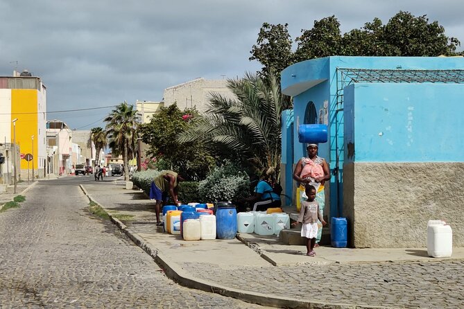 Sal island: Private Santa Maria City Tour, Street Art and Tapas - Choosing authentic Cape Verdean art and souvenirs