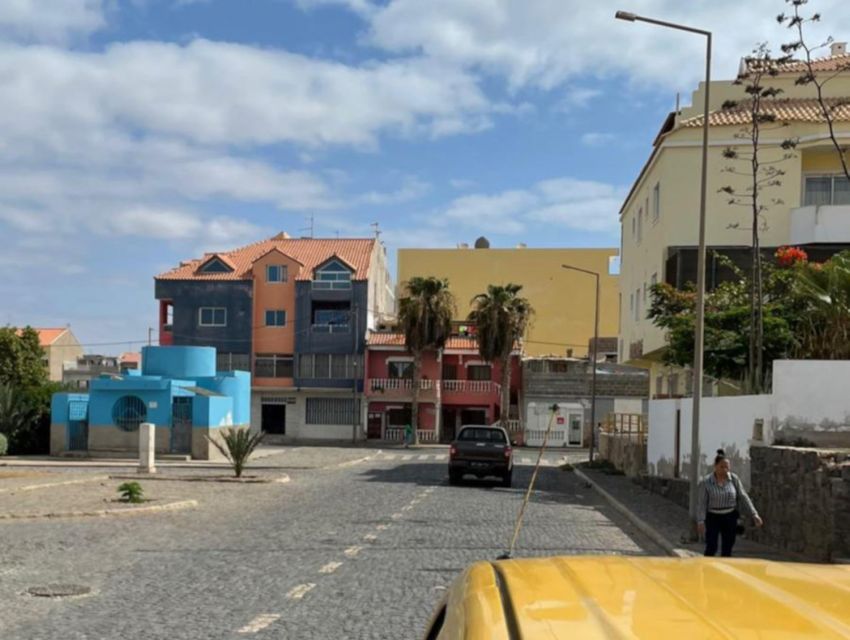 Sal island: Santa Maria city tour, street art and tapas - Walking Santa Maria through its painted walls