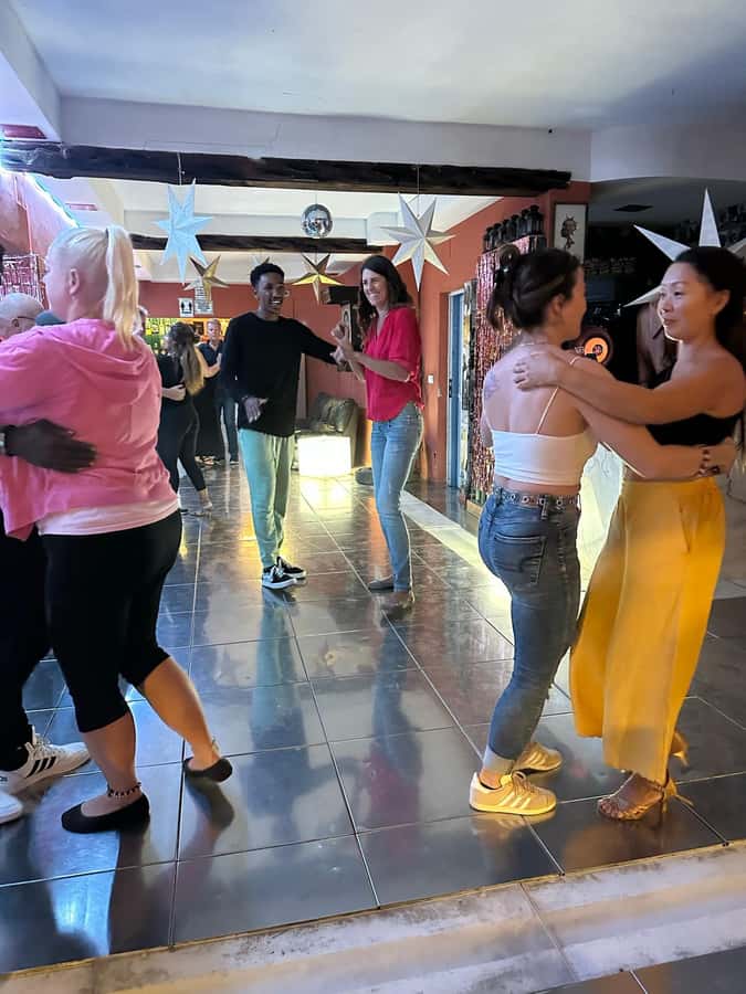 Sal: Kizomba Group Class - Santa Maria, Cape Verde - Group size, room, and crowding