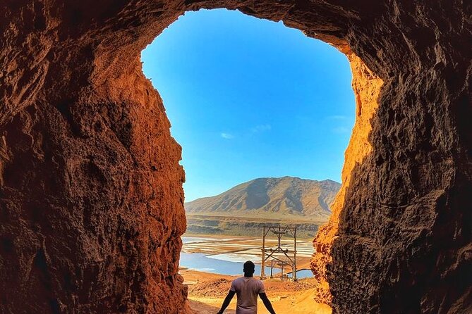 Sal Private Tour: All inclusive Salt Lake, Blue eye and Shark Bay - Miragem and the desert water illusion