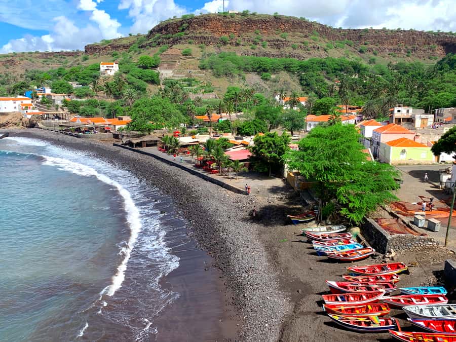 Santiago: Calabaceira Valley Trek & Visit to Cidade Velha - Lunch by the sea in a typical restaurant