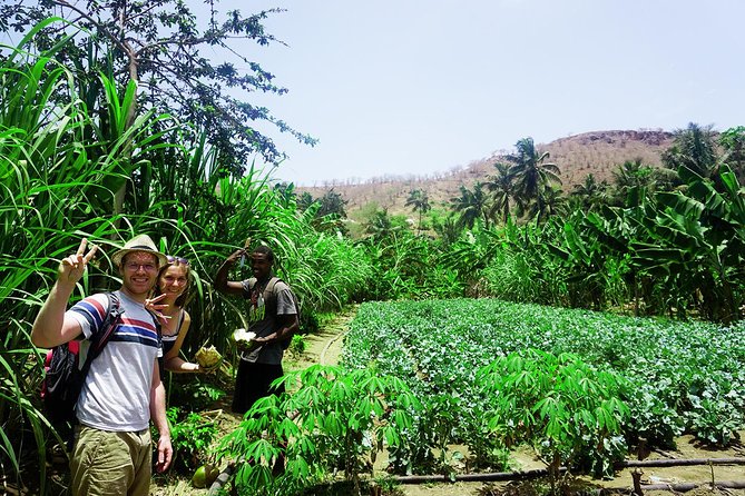 Santiago Island: Banana Plantation, Natural Park & Workshop with a local family - Why the small group matters