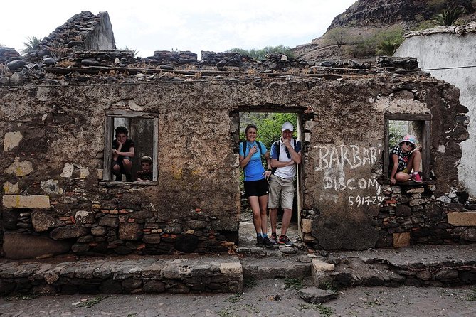 Santiago Island: Best of Praia & Cidade Velha Tour, a World Heritage Site - Banana Street and traditional houses