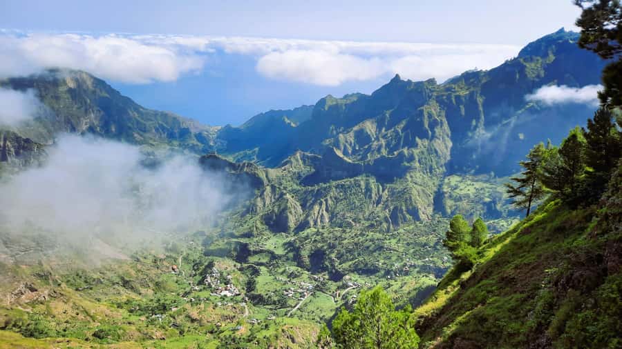 Santo Antão: Hiking Cova Volcano Crater to Ribeira Paúl - Looking over the Paul Valley