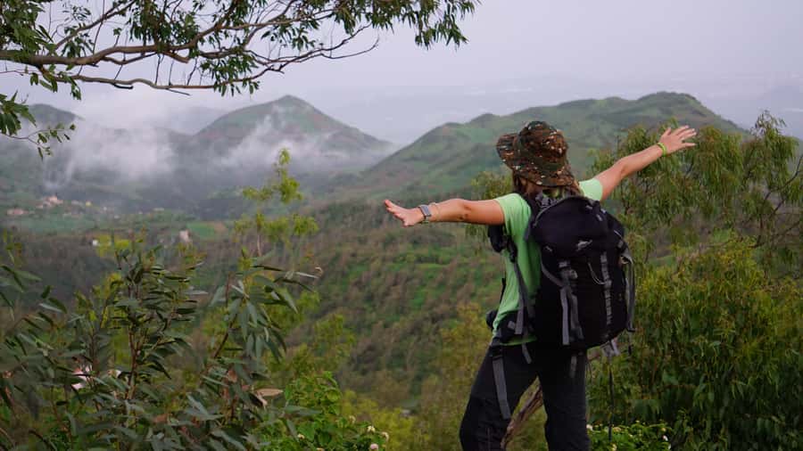 Santo Antão: Ponta do Sol & Fontainhas Guided Trip with Hike - The cliff road above the Atlantic