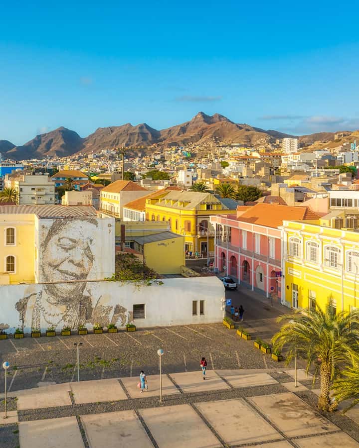 São Vicente: Markets, Mountains, Fishing Villages & Beaches - Starting in Mindelo with markets and city color